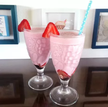 yummy strawberry shake